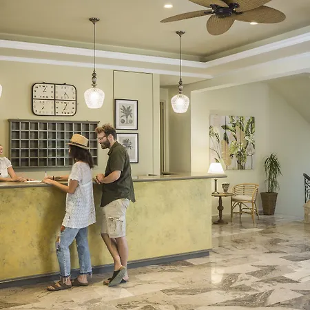 ホテル La Signora ロウダータ